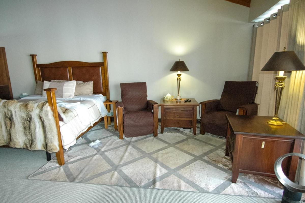 Bed and Breakfast Roundhouse Grotto à Calgary Extérieur photo