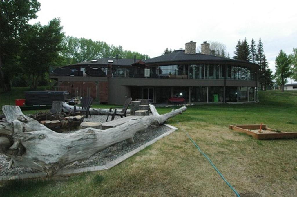 Bed and Breakfast Roundhouse Grotto à Calgary Extérieur photo